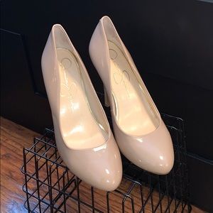Worn once, super cute nude heels🥰